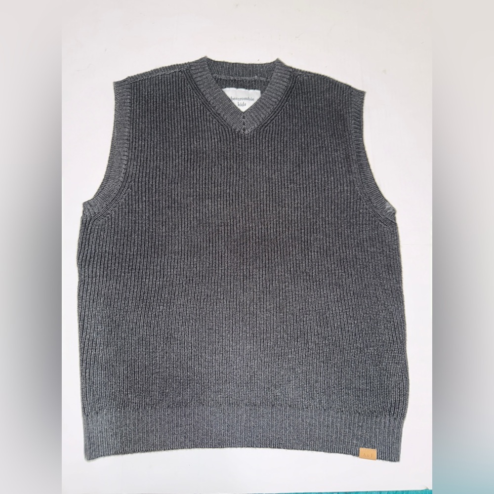 Boys sweater vest (size 9/10)